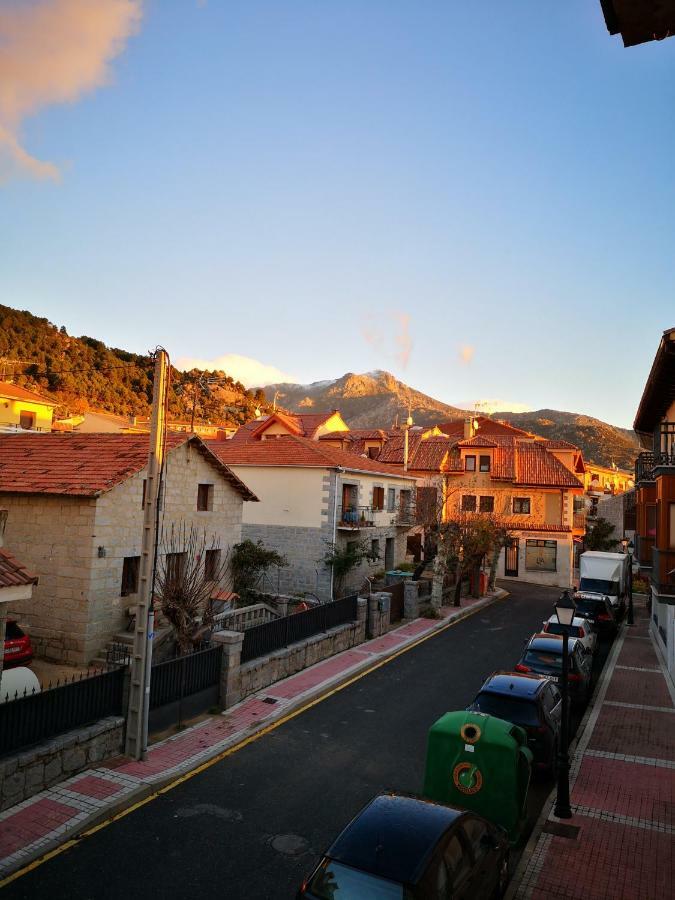 Hostal Becerril Becerril de la Sierra Exterior foto